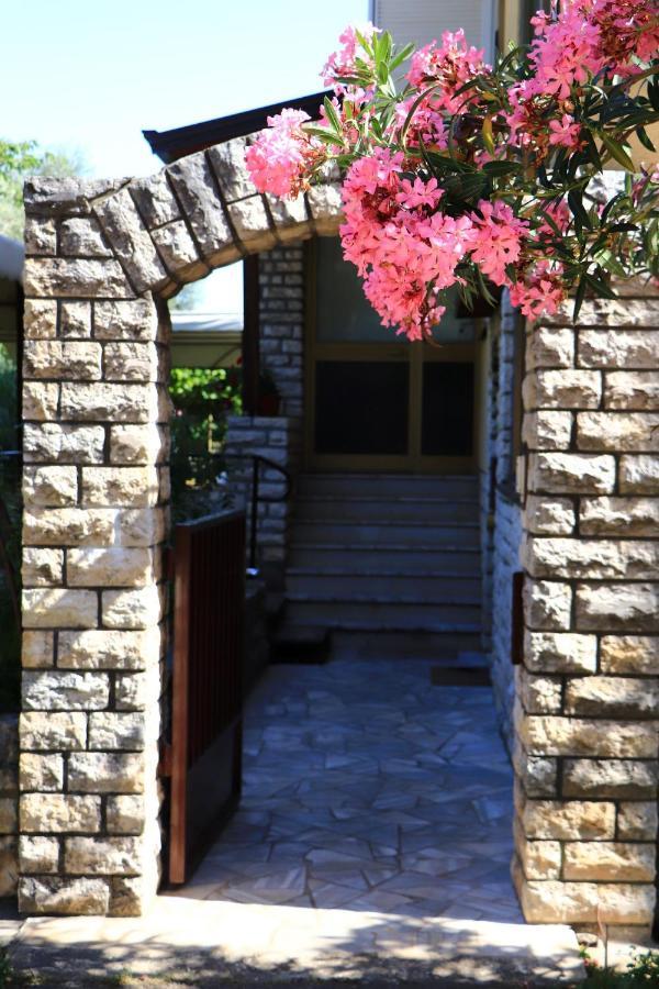 Family Rooms Moela Umago Exterior foto