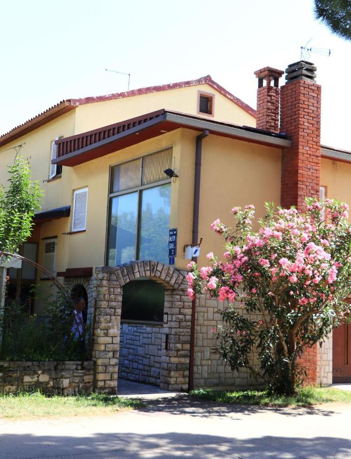 Family Rooms Moela Umago Exterior foto