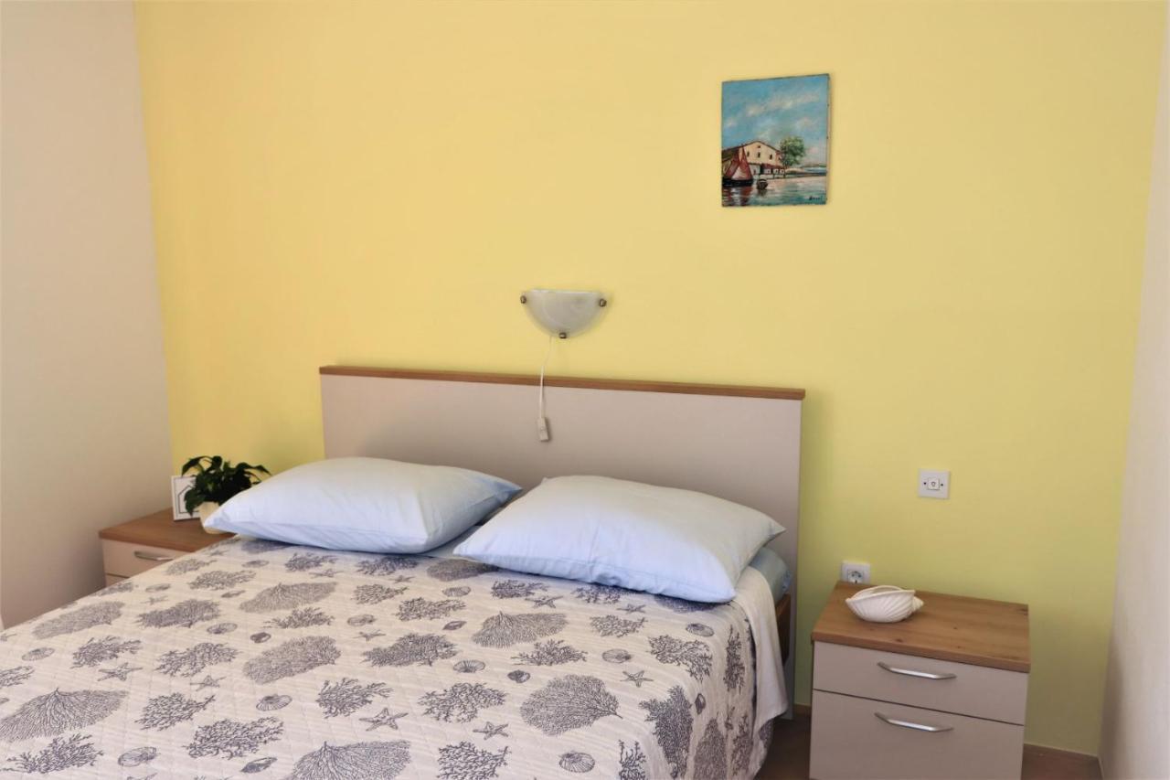 Family Rooms Moela Umago Exterior foto