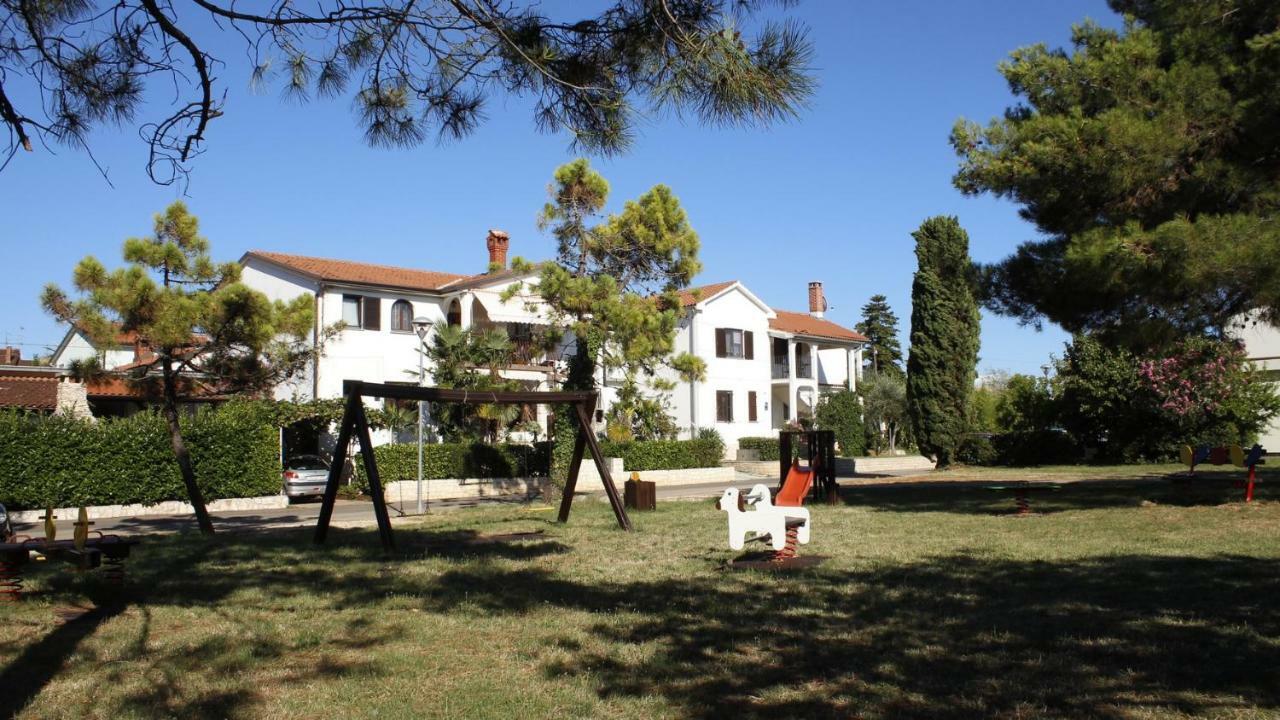 Family Rooms Moela Umago Exterior foto